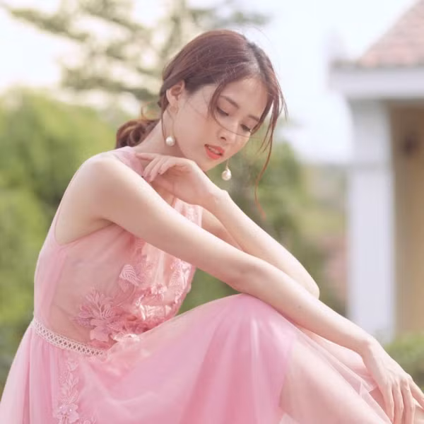 Trang cá nhân của Ngọc Diệp hiện đang có hơn 8.000 lượt theo dõi và con số này sẽ nhanh chóng tăng lên bởi những hình ảnh của cô nàng nữ sinh này đang được tiếp tục lan tỏa và chưa có hiện tượng hạ nhiệt.