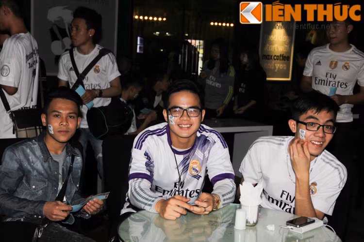 Tới dự buổi tiệc sinh nhật hoành tráng này có rất nhiều Madridista (những người yêu Real Madrid) tại Hà Nội và các tỉnh thành lân cận miền bắc như Hải Phòng, Nam Định, Thanh Hóa v.v cùng đến chung vui.