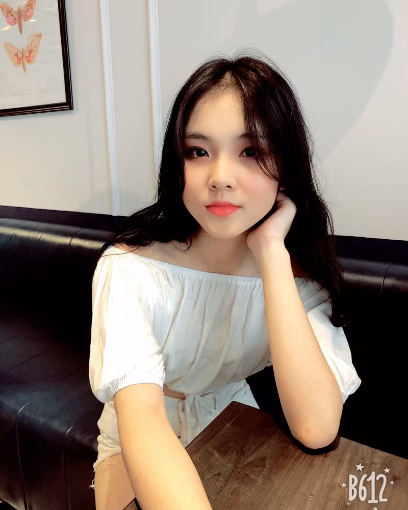 Chia sẻ về việc ít sử dụng Facebook, Hương Xuân chia sẻ rằng: "Mình ít sử dụng mạng xã hội bởi vì cảm thấy không thực sự cần thiết. Nhưng gần đây, khi học ở cấp học cao hơn, các thông báo về nội dung học tập đều được cập nhật trên Group chung của lớp nên mình đã lập một tài khoản chỉ để cập nhật thông tin đó mà thôi"
