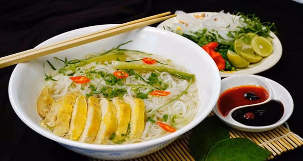 Giờ đây, phở Việt không đơn thuần là món ăn truyền thống mang "quốc hồn quốc túy" xuất hiện trên các trang báo nước ngoài hay được vinh danh trong top những món ăn ngon nhất thế giới, mà chúng đã có mặt trên rất nhiều vùng đất mới trên khắp thế giới.