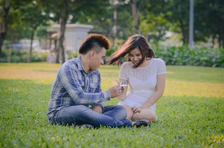 Nở nụ cười rạng rỡ ngay cả khi đang mang bạo bệnh.