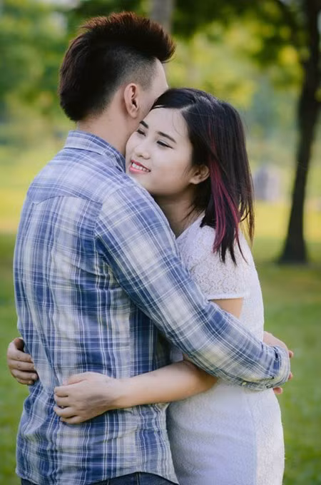 Trước khi mái tóc sắp sửa rụng dần, cơ thể biến dạng do cơn bạo bệnh, Trang đã quyết định thực hiện bộ ảnh lưu giữ tuổi thanh xuân. Với Trang, đó sẽ là những bức ảnh quý giá, nhắc nhở cô về một thời tuổi trẻ sôi động, rạng ngời.