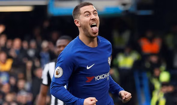 Hazard từ chối Chelsea, Real sáng cửa: Theo tin chuyển nhượng bóng đá từ tờ The Times, Chelsea đặt lên bàn đàm phán hợp đồng mới đưa Eden Hazard hưởng lương cao nhất CLB - 300.000 bảng/tuần, nhưng anh chưa gật vì có ý chờ Real Madrid. Ảnh: The Time