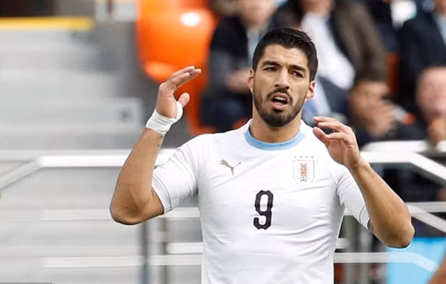 Có thể thấy sự nặng nề của Suarez đã khiến anh không còn trở nên đáng sợ.