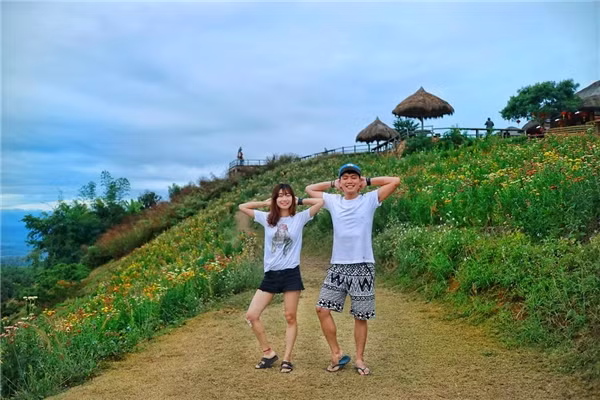Được biết, cặp đôi Choi Dong Hee và Kim Euijieong đã yêu nhau được 8 năm và chính đam mê du lịch đã đưa họ xích lại gần nhau hơn trong từng chuyến đi.