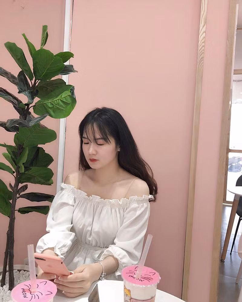 Thanh Tùng sinh năm 1996, hiện đang sống tại Gia Lai. Tùng kể, cái tên đặc biệt này là do ông nội đặt cho, với mong muốn cô cháu gái sau này sẽ thật mạnh mẽ, kiên cường.