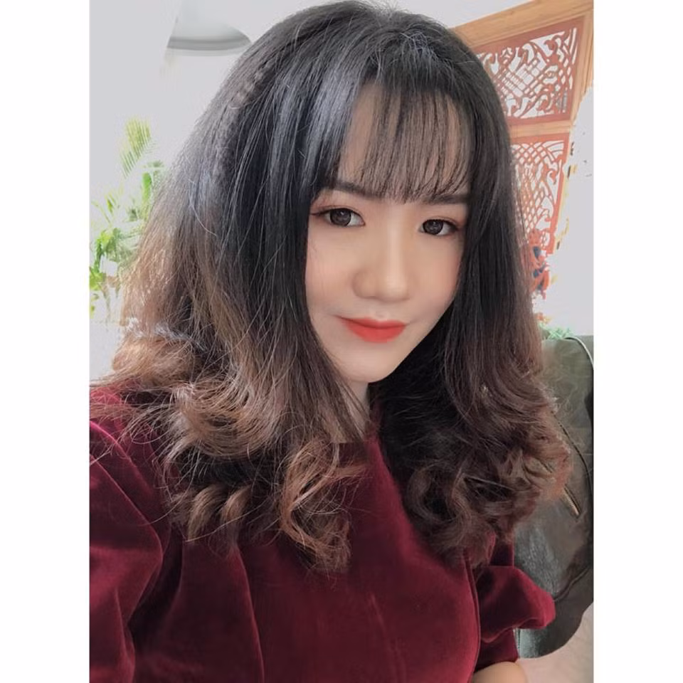 Hiện tại, Tùng đã có bạn trai. Cô tếu táo đùa rằng: "Mình hay trêu anh ấy, sau này đọc tên cô dâu, chú rể trong đám cưới, người ta sẽ nghĩ đang… chơi gay".