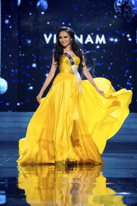 Với danh hiệu Hoa hậu của cuộc thi Hoa hậu Thế giới người Việt 2010, Diễm Hương được chọn trở thành đại diện Việt Nam tại Miss Universe 2012 tổ chức tại Mỹ. Giống như Hoàng My, Diễm Hương được thiết kế riêng hai váy dạ hội bởi nhà thiết kế Adrian Anh Tuấn.