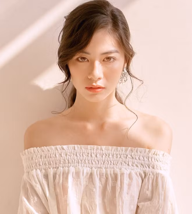 Khi bị đặt câu hỏi về việc mình đã PTTM hay chưa, Vi Nguyễn thẳng thắn cho rằng cô chưa chưa hề và cũng chưa nghĩ đến việc động dao kéo. Bởi nữ sinh 9X này rất sợ đau, nếu có làm thì cô bạn này cho biết chắc sẽ niềng răng trong thời gian tới