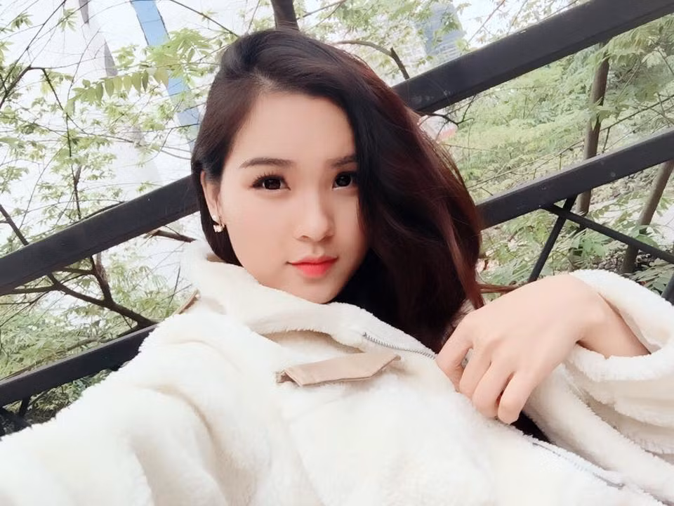 Mặc dù tuổi đời còn khá trẻ nhưng Phương Thu đã "dắt túi" khá nhiều kinh nghiệm khi làm đại sứ cho các nhãn hàng, thương hiệu thời trang, đặc biệt là thời trang công sở.