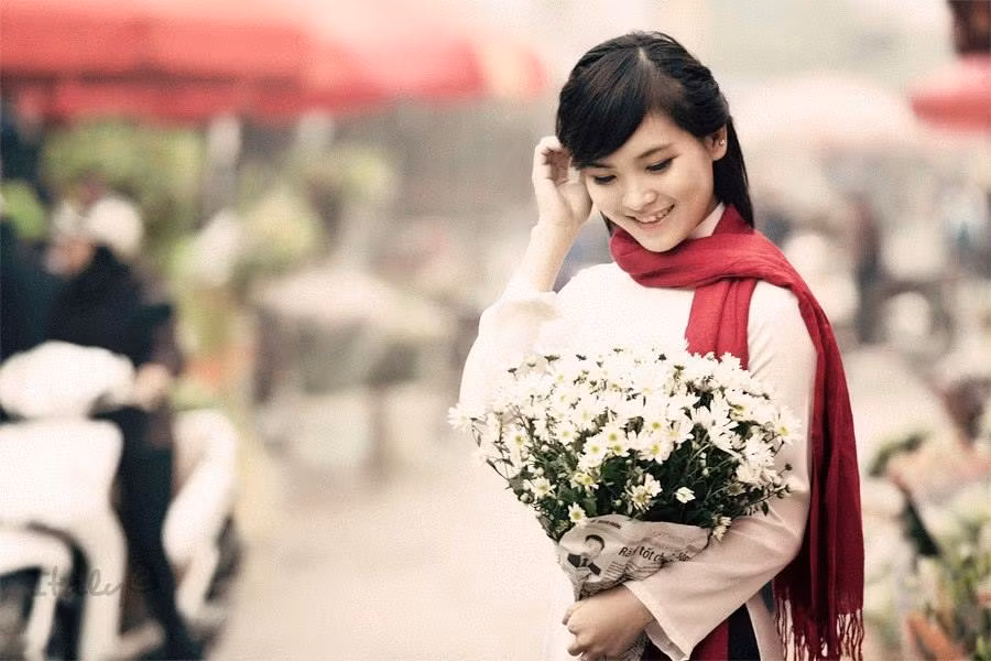 Bên cạnh đó, cựu sinh viên Báo chí này còn được biết đến với không ít lần xuất hiện trên các trang bìa của tạp chí hay trang báo điện tử lớn tại Việt Nam.
