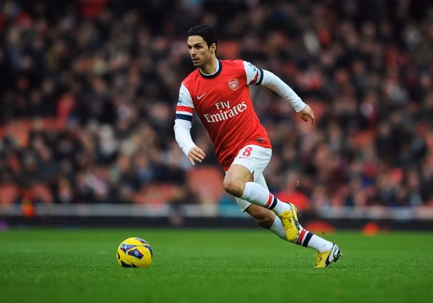 Cũng giống như trường hợp của Michael Carrick của Man United là Mikel Arteta của Arsenal khi tuổi tác và những chấn thương khiến cầu thủ người Tây Ban Nha này không còn là một phần của các Pháo thủ . Vì vậy, việc phải khăn gói ra đi khỏi sân Emirates là điều khó tránh khỏi vào tháng 1/2016 đang lơ lửng ngay trên đầu của Arteta.