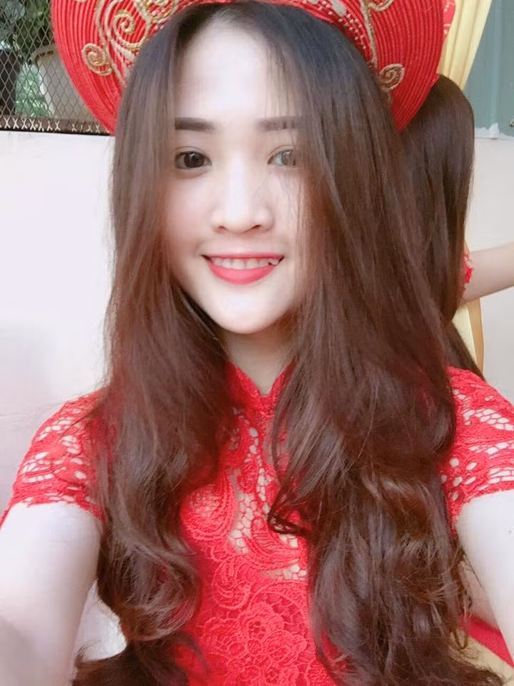 Cùng ngắm những hình ảnh đẹp như mộng của cô bạn gái xinh chẳng thua hot girl của cầu thủ trẻ xuất sắc nhất Việt Nam 2016 - Vũ Văn Thanh.