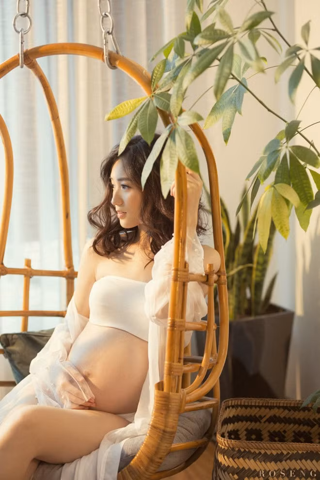 Nhiều người cũng bình luận rằng dù trải qua thời kì thai sản và sinh con, nhưng Trâm Anh vẫn không bị vỡ nét. Thậm chí, qua bức ảnh của JustaTee nhiều người bày tỏ thích thú khi được chứng kiến mặt mộc của Trâm Anh.