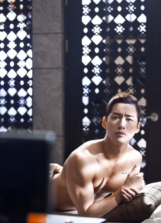 Trong bộ phim truyền hình mới mang tên Remember của đài SBS do Công ty chế tác Logosfilm sản xuất, tài tử điển trai Nam Goong Min sẽ vào vai tên độc tài Nam Gyu Man, người thừa kế đời thứ ba của tập đoàn lớn Ilsamneun.