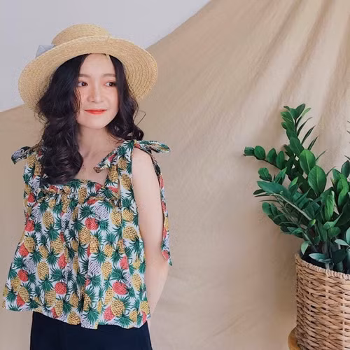Nhiều bạn bè cũng nhận xét rằng, cô bạn 10X Nghệ An xinh đẹp này khá vui vẻ, hòa đồng và đặc biệt rất thích nói chuyện.
