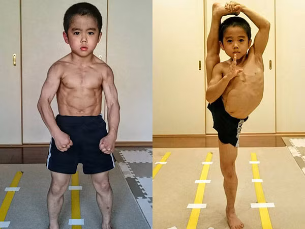 Không chỉ sở hữu thân hình cuồn cuộn cơ bắp, Imai Ryusei có thể biểu diễn võ thuật, đánh côn nhị khúc điêu luyện. Điều này được thể hiện thông qua các clip do bố cậu bé quay lại.