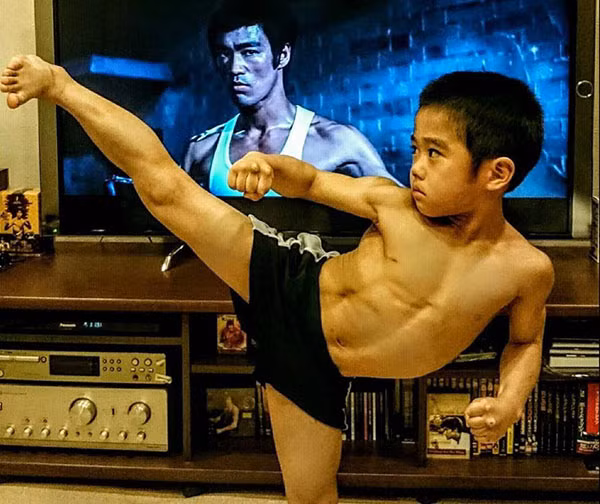 Ngôi sao 7 tuổi được nhắc đến như Lý Tiểu Long phiên bản nhí có tên Imai Ryusei hiện đang sinh sống tại thành phố Kyoto (Nhật Bản).