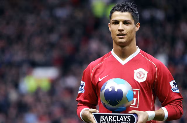 Những năm gần đây, các đội bóng Premier League chơi bóng rất thực dụng. Họ sẵn sàng đổ bê tông để phá lối chơi của đối thủ mà điển hình là Chelsea. Nếu như Ronaldo về với MU thì đó là thách thức lớn với anh và người ta mong chờ xem anh thoát khỏi sự đeo bám như thế nào số đông các cầu thủ.