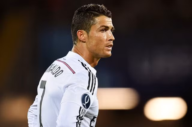 Với việc sa sút phong độ trong thời gian qua, CR7 đã gặp phải không ít lời chỉ trích của các CĐV Real. Điều đó khiến anh gặp phải rất nhiều áp lực mỗi khi ra sân thi đấu.