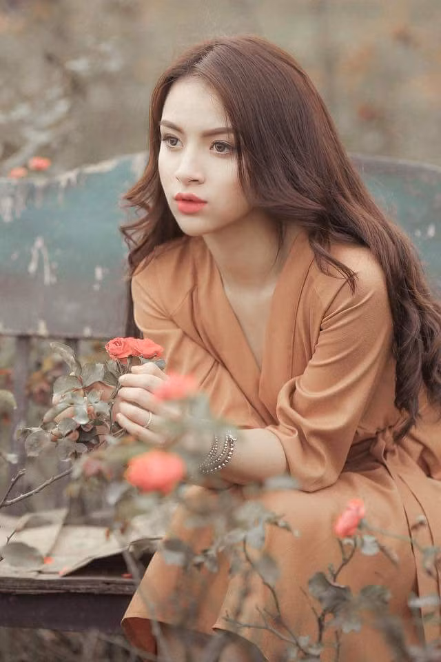 Nếu bạn là người thường xuyên theo dõi các chương trình trên sóng truyền hình thì Ngọc Anh Berry là gương mặt không còn xa lạ khi cô đã thủ vai trong một số show như Sống đẹp và Chuyện kể trước lúc 0h của Đài truyền hình Việt Nam.