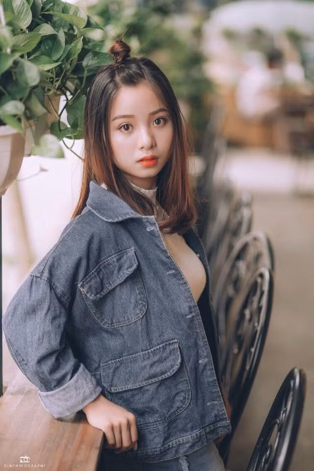 Là sinh viên năm cuối, song Hằng Nga có khuôn mặt khá trẻ trung khiến nhiều người thường nhầm tưởng cô là học sinh cấp 3. Ảnh trong bài: FBNV.