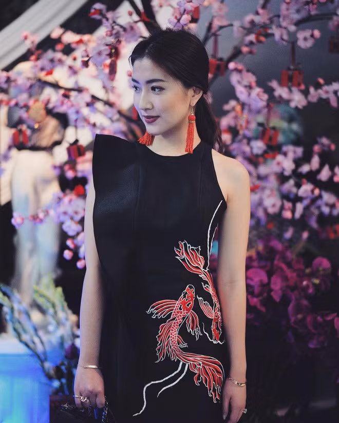 Dù sở hữu thân hình thấp bé, nhỏ nhắn với chiều cao chỉ 1m52, Silvia vẫn nổi bần bật dù là khi chụp ảnh hay trong đám đông bởi cô biết cách dùng quần áo, phụ kiện che đi khuyết điểm của mình.