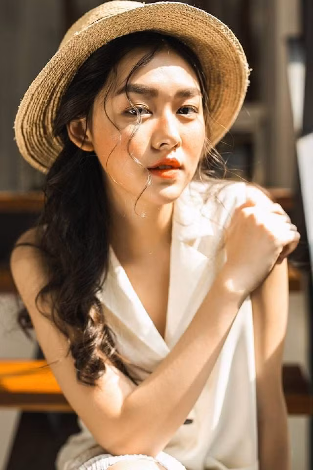 Tốt nghiệp THPT năm 2018, hiện tại Tường San đang theo học ngành Truyền thông, Đại học RMIT - ngôi trường dành cho con nhà giàu. Trên trang cá nhân, Tường San thường xuyên khoe hình đi du lịch khắp nơi trên thế giới, check in ở những địa điểm nổi tiếng.