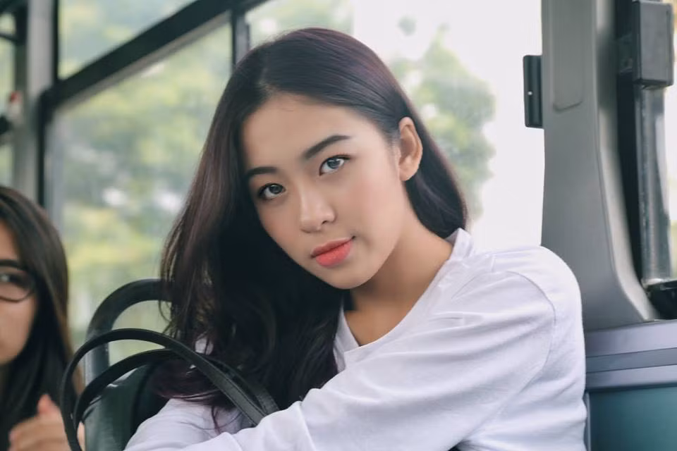 Trương Phương Dung hay còn biết tới với nickname Sugar Bear, sinh năm 1999 ở Nam Định. Cô nàng này hiện đang là sinh viên lớp Báo K37.4 Khoa Báo chí - Học viện Báo chí Tuyên truyền.