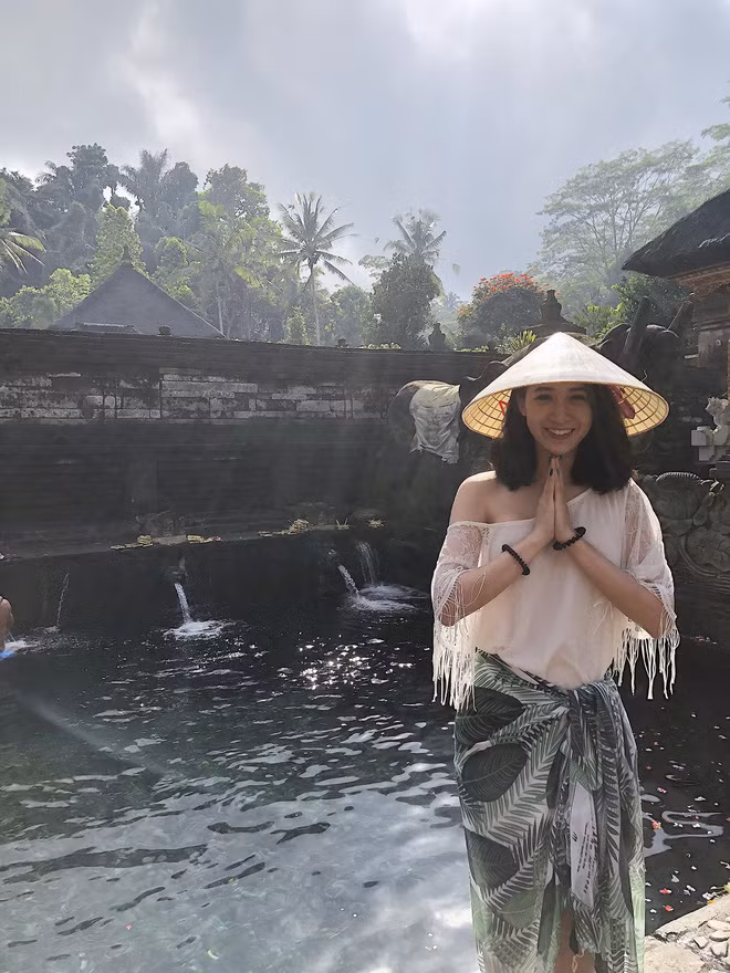 Kiều Ly đã đặt chân đến những địa điểm có phong cảnh cực đẹp như cổng trời Handara, là đỉnh Balanga, là đền cổ Danau Bedugul, là thác Lemukih hay cả những khu ruộng bậc thang rộng lớn.