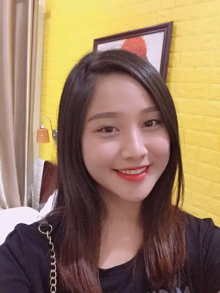 Sau khi bức ảnh kia xuất hiện trên mạng, tài khoản cá nhân của Phan Trinh được nhiều người tìm đến để kết bạn và làm quen với cô bạn này.