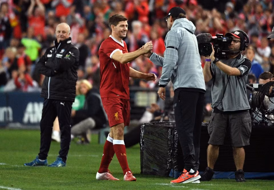 Chia sẻ trên trang Four Four Two, Jurgen Klopp cho biết, đến thời điểm ông rời Liverpool, nếu được, ông sẽ chọn Steven Gerrard làm người kế nhiệm vai trò HLV ở sân Anfield.