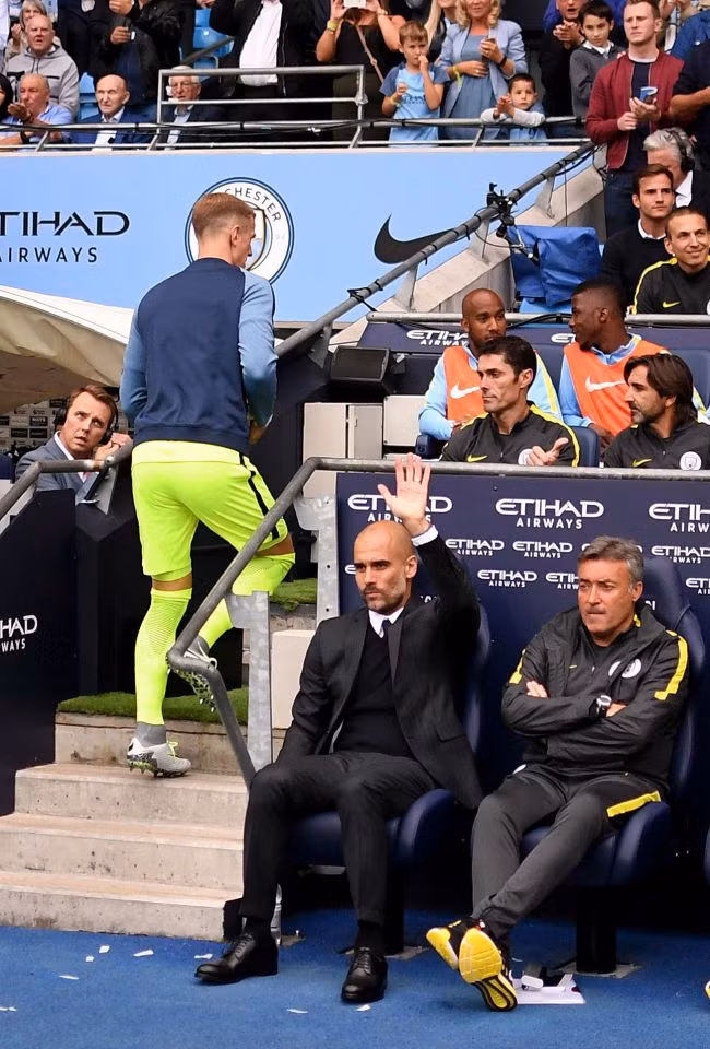 Không thẳng thắn chia sẻ về kế hoạch của mình, thế nhưng Pep Guardiola đã có những động thái đánh tiếng với Barcelona để có được thủ thành Bravo khiến Joe Hart càng lo lắng hơn cho vị trí của mình.