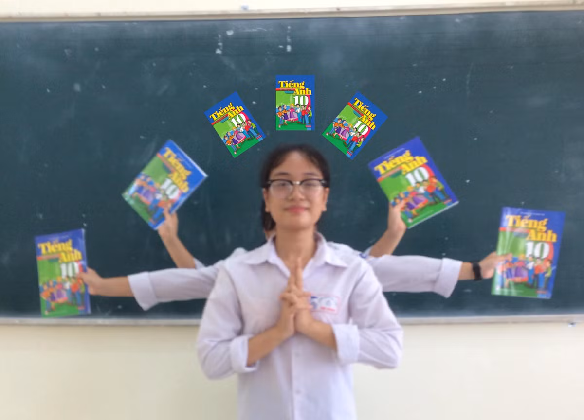 Bài đăng bức ảnh "SGK nghìn mắt, nghìn tay" nhanh chóng nhận được sự quan tâm của CĐM.