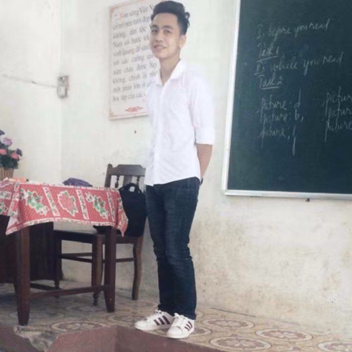 Hiện tại trang cá nhân của Đại đã khóa và dường như anh bạn này không hề muốn cuộc sống đời tư của mình bị soi mói quá nhiều sau những bức ảnh được chụp trộm trong giờ trợ giảng vừa qua.