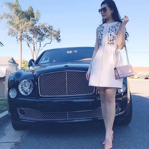 "Đáng ra cô gái nên về luôn chứ chờ đợi làm gì đến sáng khổ sở như thế. Đàn ông không trân trọng mình thì thôi bỏ đi. Chắc sau vụ này thì đôi trai gái này cũng tan vỡ chứ hi vọng gì". Rất nhiều bình luận của dân mạng về sự việc này.