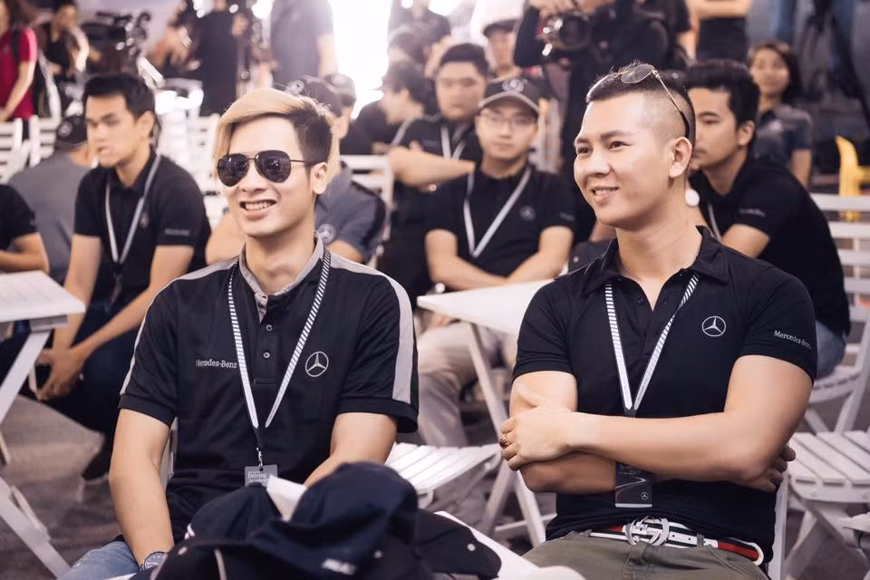 Cũng trên trang Instagram cá nhân hình ảnh mới nhất của JVevermind cũng đã được đăng tải và nhiều người có thể dễ dàng nhận thấy gương mặt của anh chàng hốc hác và kém tươi tắn thấy rõ.
