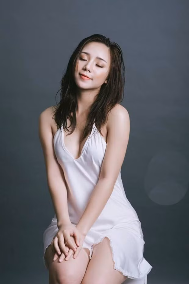 Quỳnh Kool chuộng phong cách gợi cảm trong chừng mực.