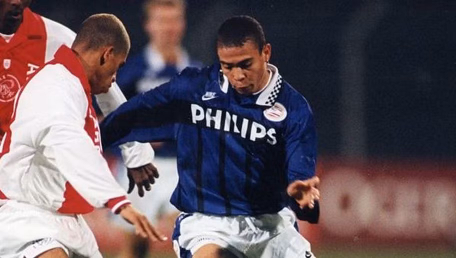 Ở tuổi 19, Ronaldo de Lima (Brazil) đã thi đấu cho 2 CLB là Cruzeiro ở quê nhà và sau đó là PSV (Hà Lan). Ở tuổi "măng non" này siêu sao bóng đá Brazil đã được ra sân 88 trận và ghi 33 bàn. Qua đó giúp các đội bóng chủ quản dùng giành được Copa do Brasil 1993, Campeonato Mineiro 1994, World Cup 1994.