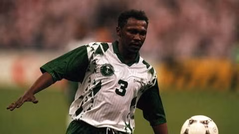 World Cup 1998, Mohammed Al Khilaiwi đã nhận chiếc thẻ đỏ gây tranh cãi trong màn đụng độ với đội chủ nhà Pháp.