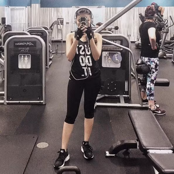 Chia sẻ về thân hình của mình trước khi đến với phòng tập gym, Liin Nguyễn nói rằng trước kia có thời điểm hot girl 9X, cao1m58 nhưng chỉ nặng 37,5kg. Chính vì vóc dáng gầy yếu và thường đau ốm vặt, Linh đã quyết tâm phải đi tập gym, ăn uống khoa học để cải thiện cân nặng và hình thể của mình.