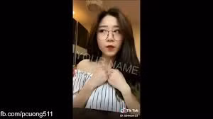 Cũng vì có gương mặt đẹp mà nhiều bạn trẻ bước ra từ ứng dụng hát nhép này đã được mời làm diễn viên, người mẫu ảnh và cũng từ đó thu nhập của họ tăng lên gấp bội khi chỉ mới chớm tuổi đôi mươi.