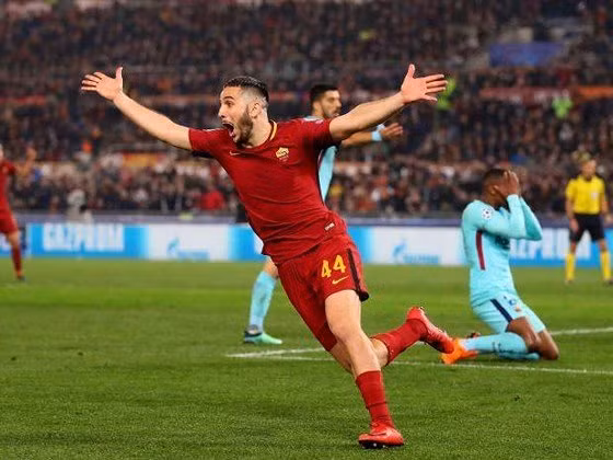 Theo Calciomercato, Manolas sẽ dứt áo ra đi nếu Roma không có vé dự UEFA Champions League. Điều này khiến MU tỏ ra vui mừng bởi cơ hội chiêu mộ cầu thủ người Hy Lạp sẽ mở rộng.