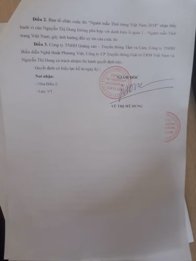 Về phía BTC cuộc thi nhan sắc Người mẫu Thời trang Việt Nam năm 2018 cho biết việc thu hồi danh hiệu Á hậu Thư Dung lý do là cô nàng sinh năm 1995 này đã "thực hiện hành vi không phù hợp: chụp ảnh phản cảm, ảnh hưởng đến thuần phong mỹ tục, truyền thống văn hóa của người Việt Nam tại Tuyệt Tình Cốc, Đà Lạt, Lâm Đồng, vi phạm quy chế cuộc thi".