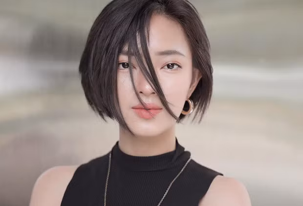 Lượng follow trên trang cá nhân của Châu Bùi lên đến 1,5 triệu lượt và cô nàng thường xuyên có mặt trên các tạp chí lớn cũng như nhận được lời mời hợp tác từ các hãng thời trang nổi tiếng thế giới.