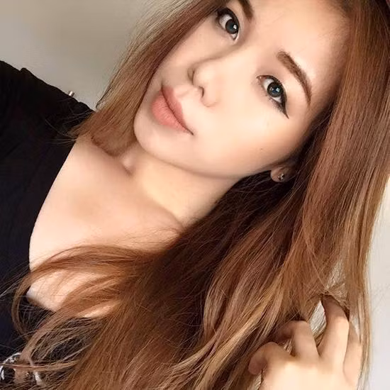Sở hữu khuôn mặt V-line thời thượng và làn da trắng sáng thì không khó để Khánh Vy lọt vào top những hot girl có đình đám tại showbiz Việt.