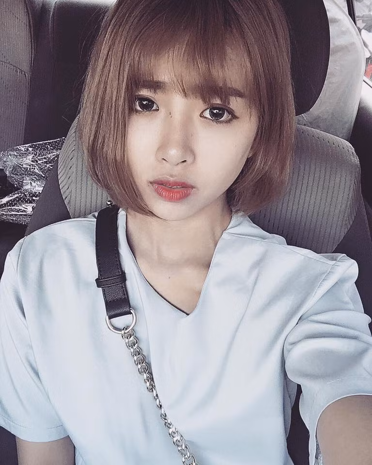 Trên trang cá nhân của anh chàng ca sĩ Vợ người ta này đã cho đăng tải công khai mối tình của mình. Theo chia sẻ thì Phan Mạnh Quỳnh và cô gái nói trên mới yêu nhau được vài tháng.