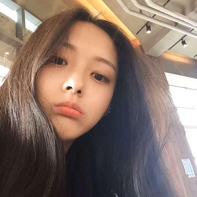 Cũng chính nhờ việc liên tục thay đổi phong cách, trang cá nhân của Soo Yeon nhận được hơn 10k lượt theo dõi. Con số này chắc chắn sẽ còn tăng theo tốc độ chóng mặt bởi hình ảnh của cô gái nàng đang lan tỏa rất nhanh trên mạng xã hội đặc biệt là ở Việt Nam.