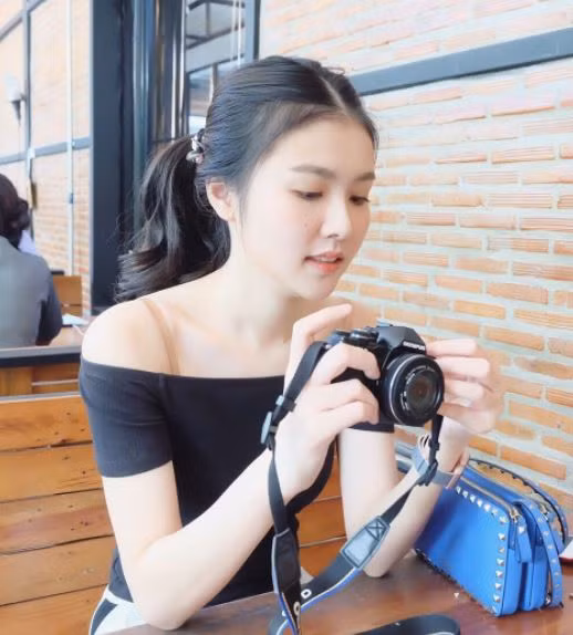 Sau khi nổi tiếng, hiện nay Instagram của Pimchanok Chimpuchai đã tăng lên hơn 30.000 lượt theo dõi, tài khoản facebook có tới 400 nghìn người follow.