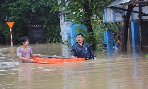 Quy Nhơn mênh mông trong nước lũ. (Ảnh: Dũ Tuấn).
